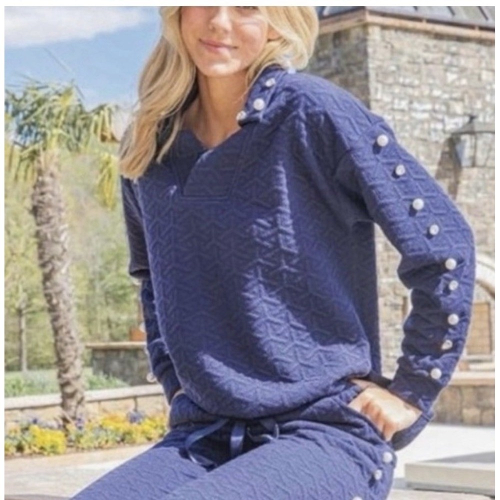 Simply Southern Navy Quilted Pearl Embellished V-Neck Top Size Large Women
